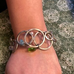 Metal bracelet with pastel beads. Adjustable.